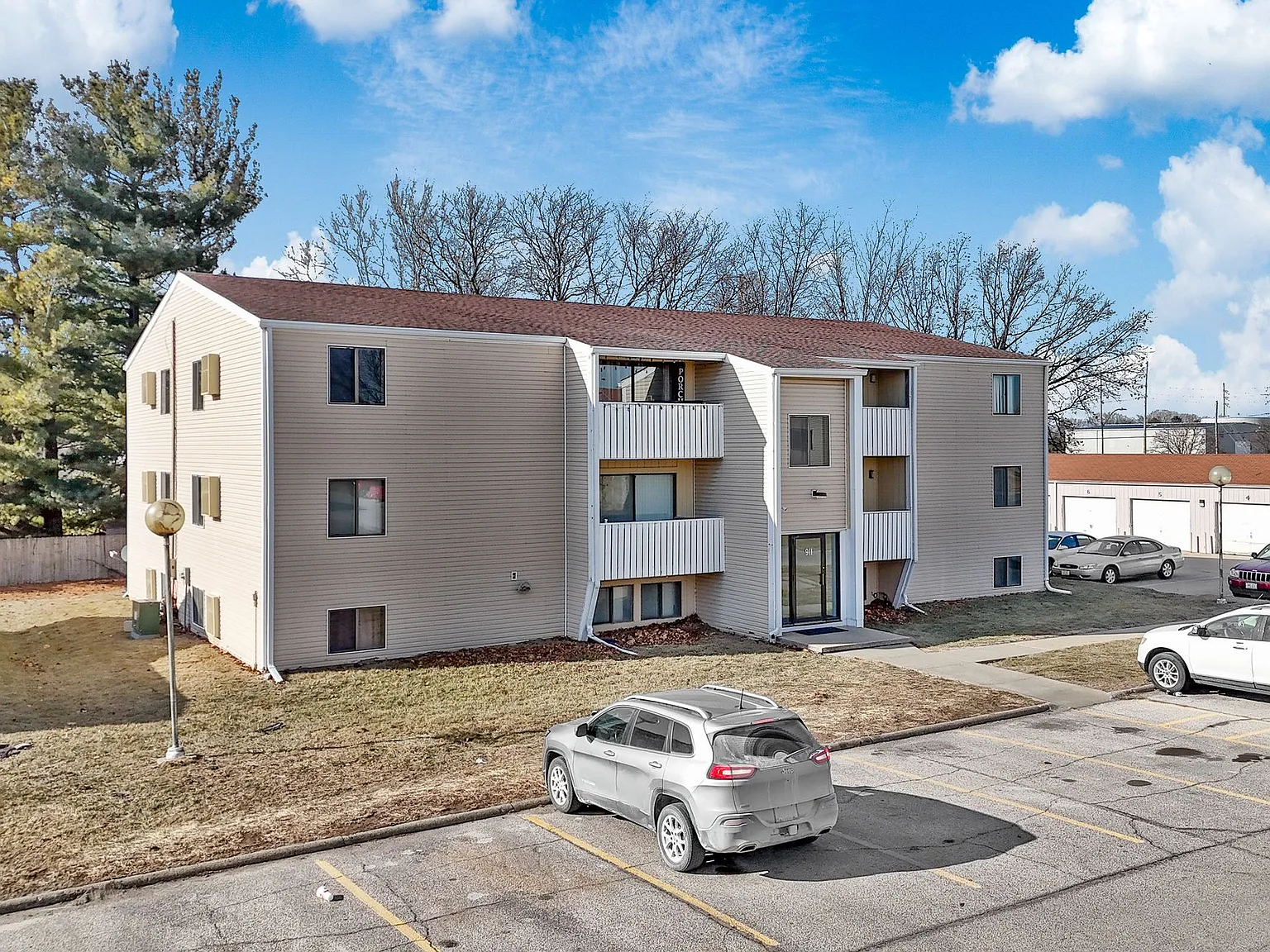 Find Your Perfect Fit at East Park Apartments! — Photo 4