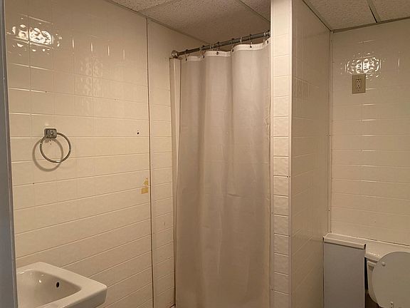 5th image of 970 Radford St #B