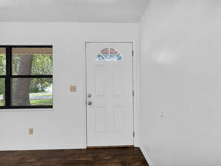 62 Teak Loop — Photo 3