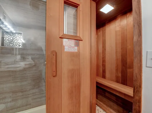 232 Harmon Cove Tower image 25 of 46