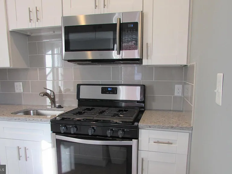 2735 Chesterfield Ave — Photo 8
