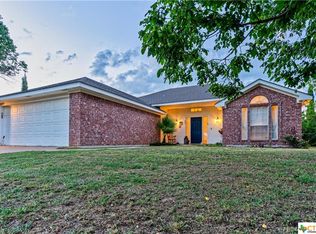 301 Clayton Dr, Gatesville, TX 76528