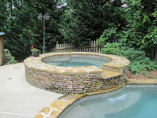 4th image of 1110 Lake Washington Cir