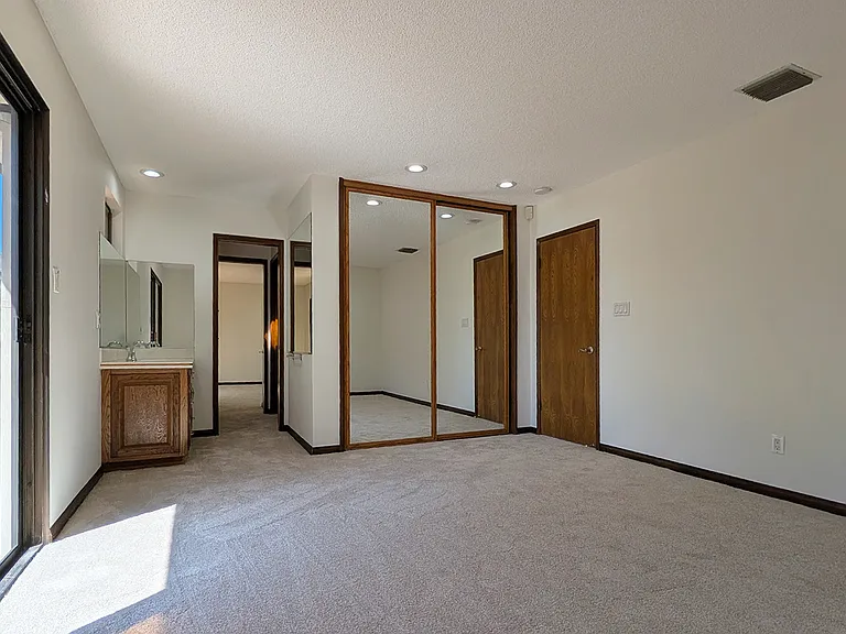 545 Hillgreen Dr — Photo 33