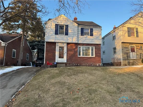 2473 Eastmoreland Dr, Oregon, OH 43616