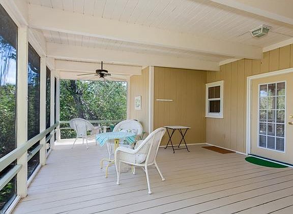 3rd image of 1004 Spanish Laurel Ln