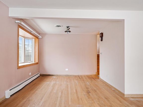 5th image of 2550 Stratford Ave