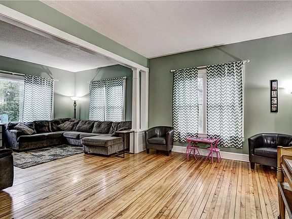 4th image of 318 Woodward Ave