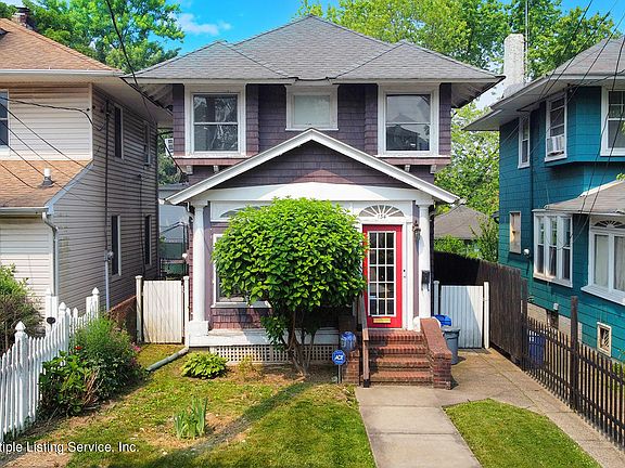 3rd image of 134 Pelton Ave