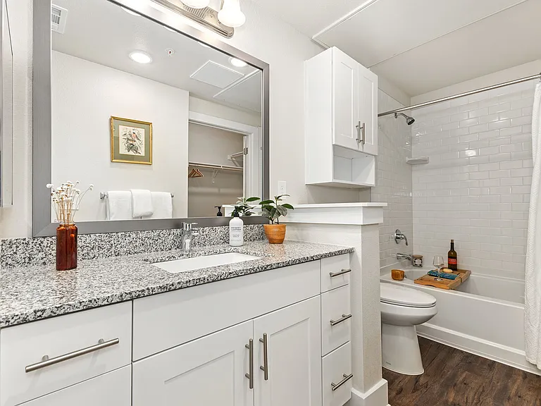 Mariposa Communications Parkway 55+ Apartment Homes — Photo 7