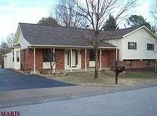 209 Barker Ln, Ballwin, MO 63021