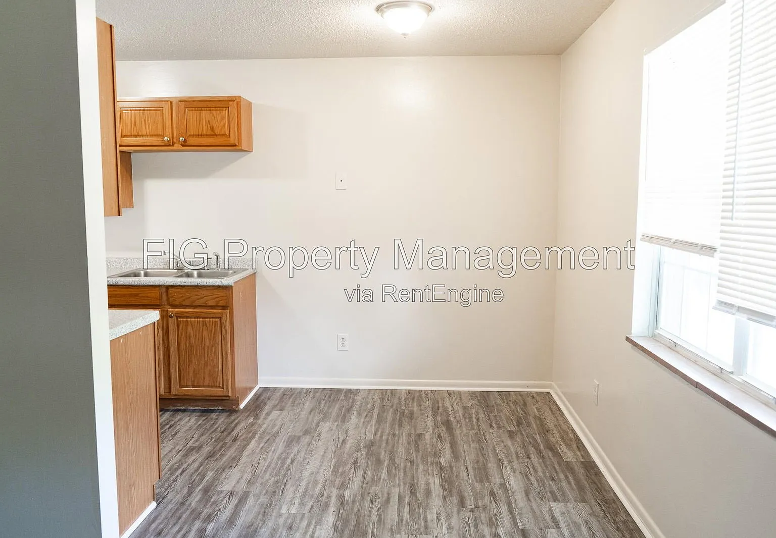 706 E Inskip Dr — Photo 4