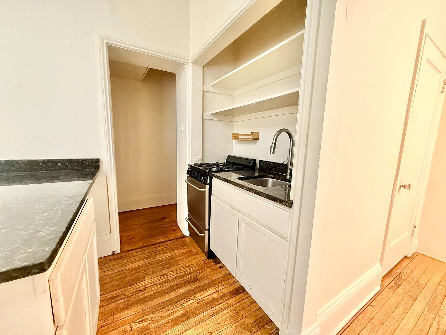 Spacious 1 Bed Cap Hill Apartment In Historic Mansion! Available August! — Photo 3