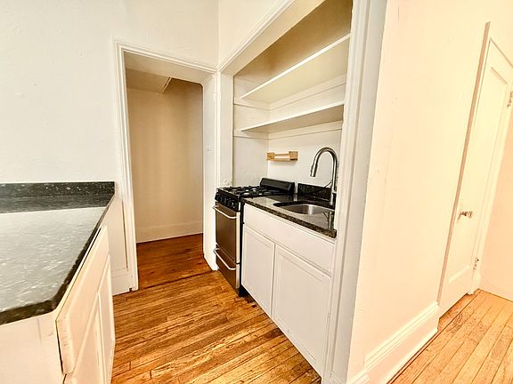 3rd image of 1375 Race St APT 4