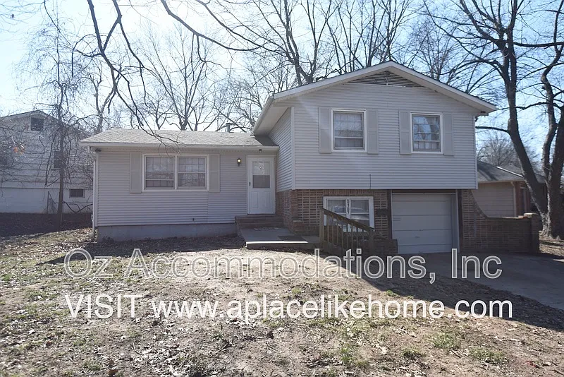 3 bed, 1.0 bath, 1009 sqft, $1,450 — Photo 2