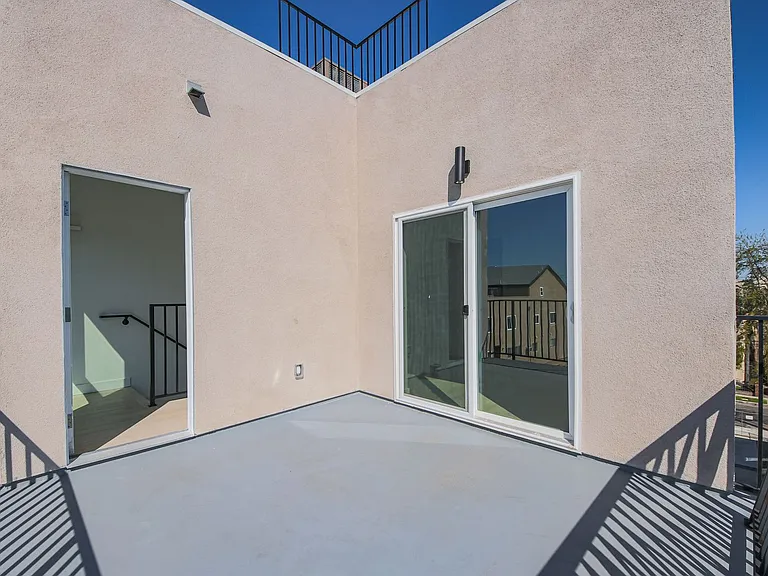 5263 Cartwright Ave — Photo 45