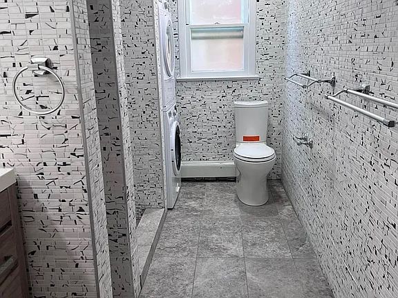 3rd image of 24 E Webster Ave Floor 1