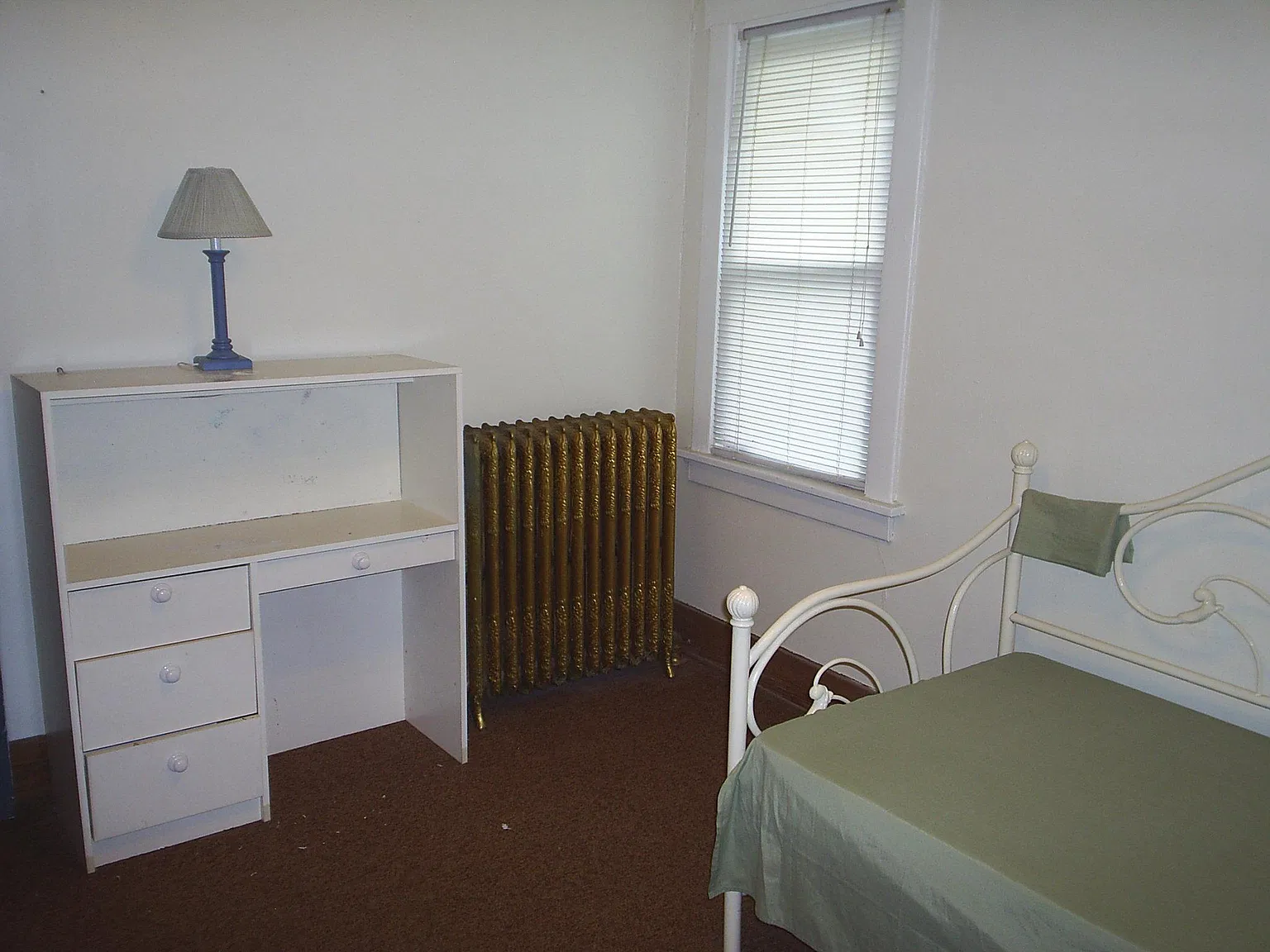 6 bed, 2443 sqft, $550 — Photo 2