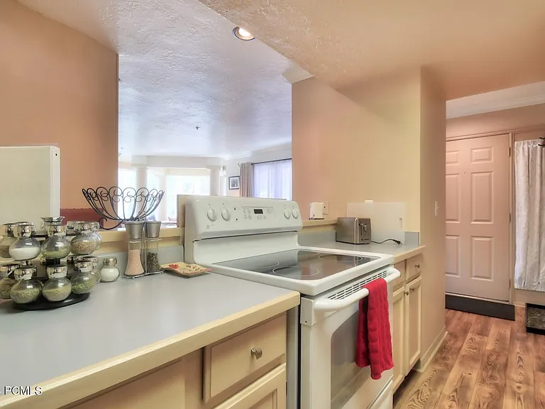 1402 Empire Ave #2A — Photo 15