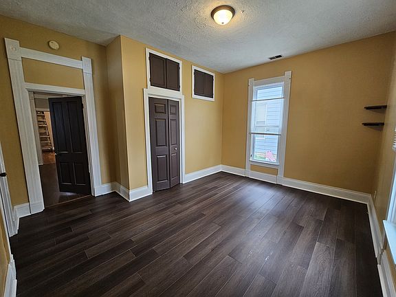 4th image of 607 W 10th St