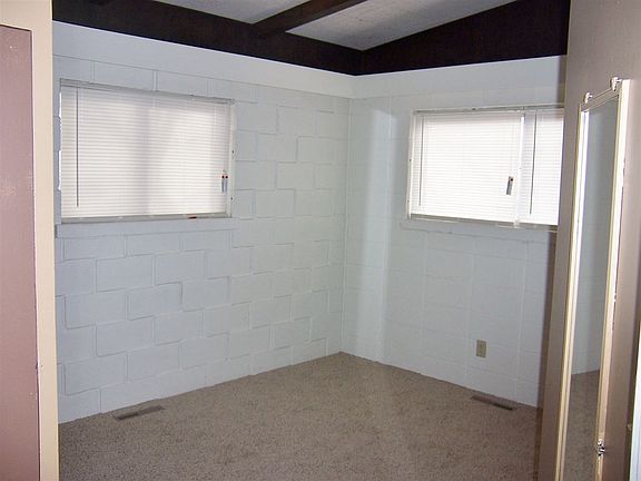 5th image of 1904 Manor Dr