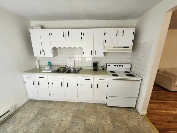 7 E Main St #2, Newton Falls, OH 44444