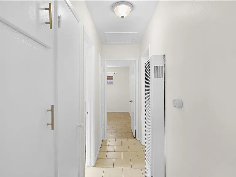 Beta Street — Photo 12