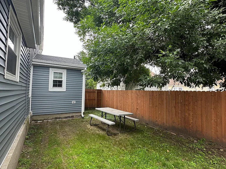 2 Adelaide Ave #B — Photo 22