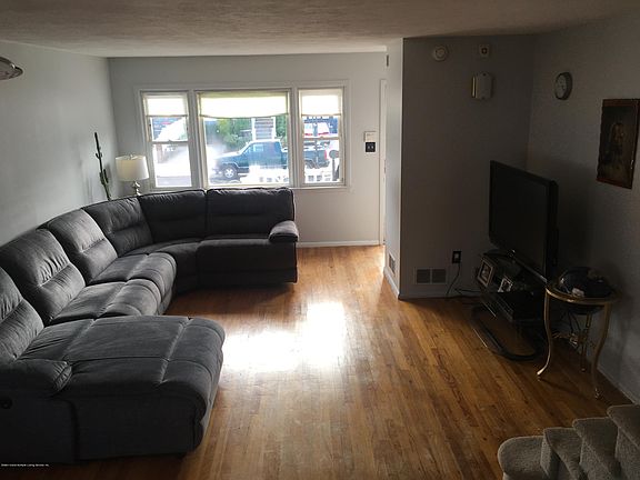 3rd image of 49 Goodall St