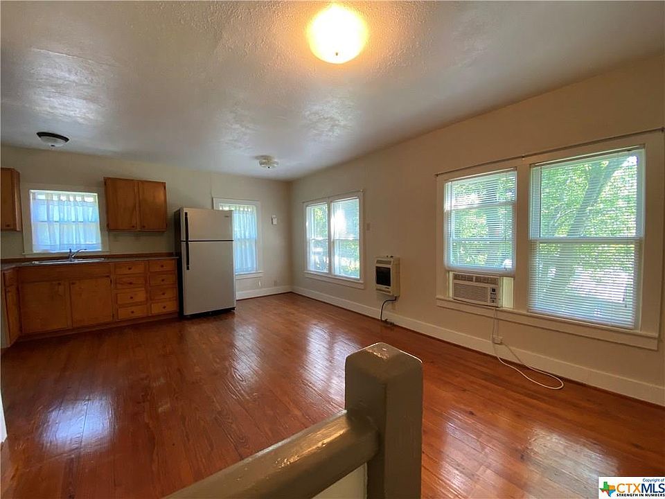 1st image of 530 Lindsey St