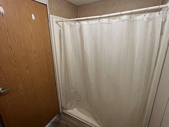4th image of 518B 33rd Ave NW