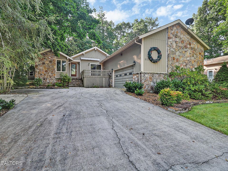 1st image of 205 Lakewood Dr