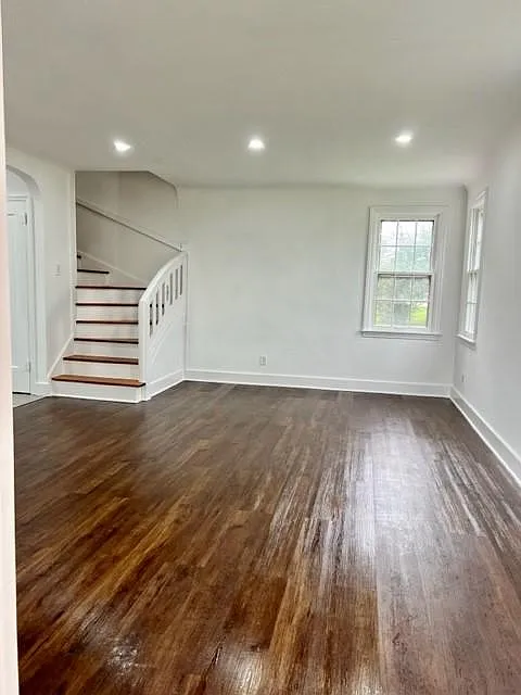 3 bed, 1100 sqft, $1,100 — Photo 2