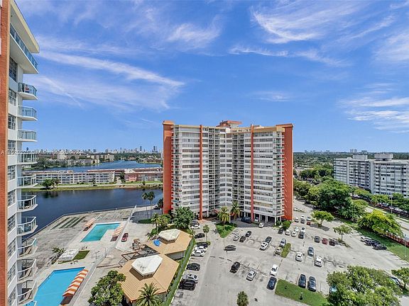 2nd image of 1301 Miami Gardens Dr APT 1421W