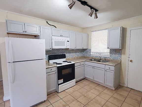 2nd image of 206 N Scientific St