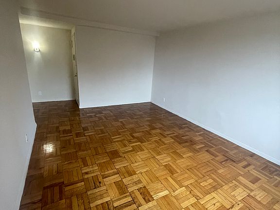 4th image of 18904 64th Ave Floor 9