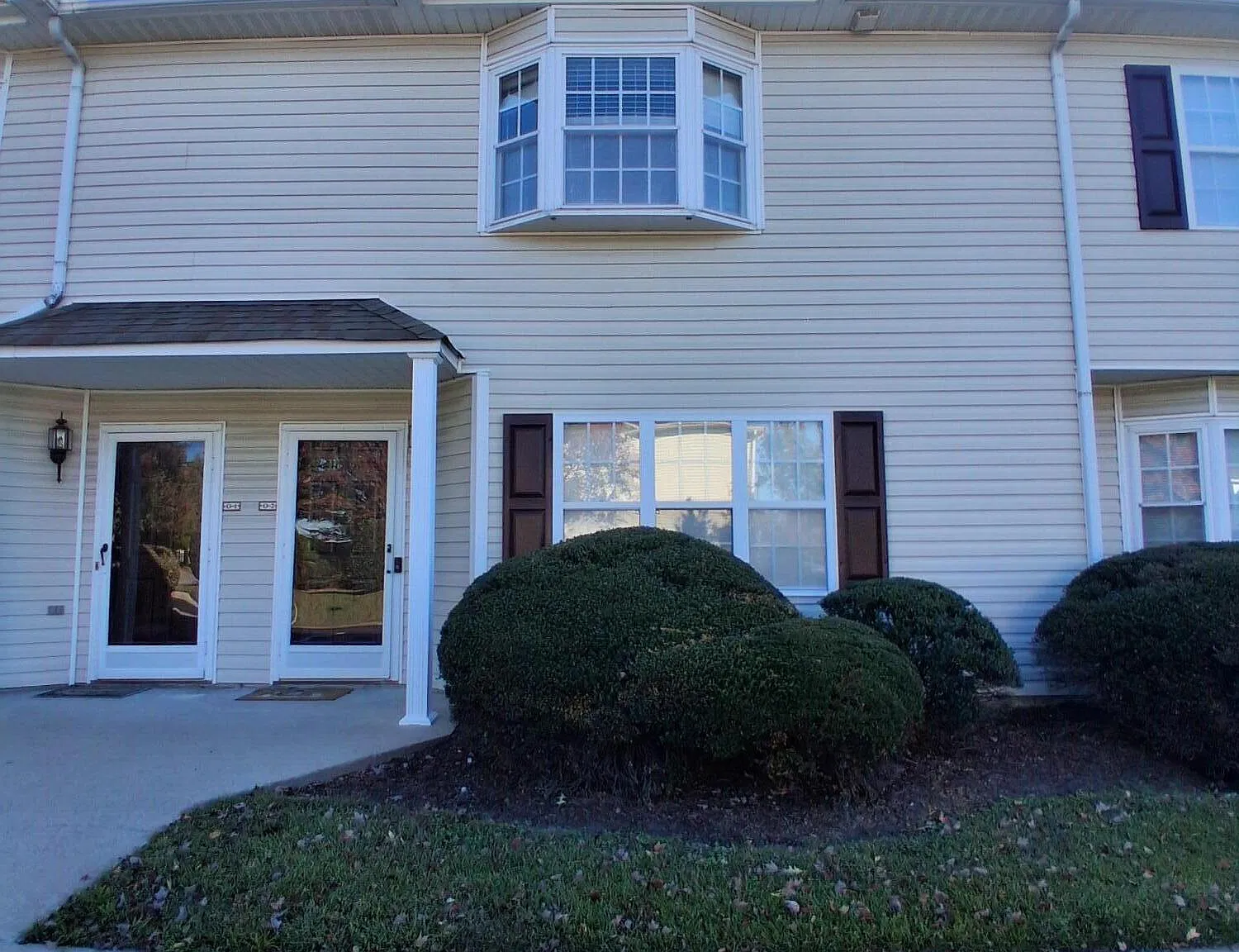 3 bed, 2.5 bath, 1453 sqft, $1,300 — Photo 1