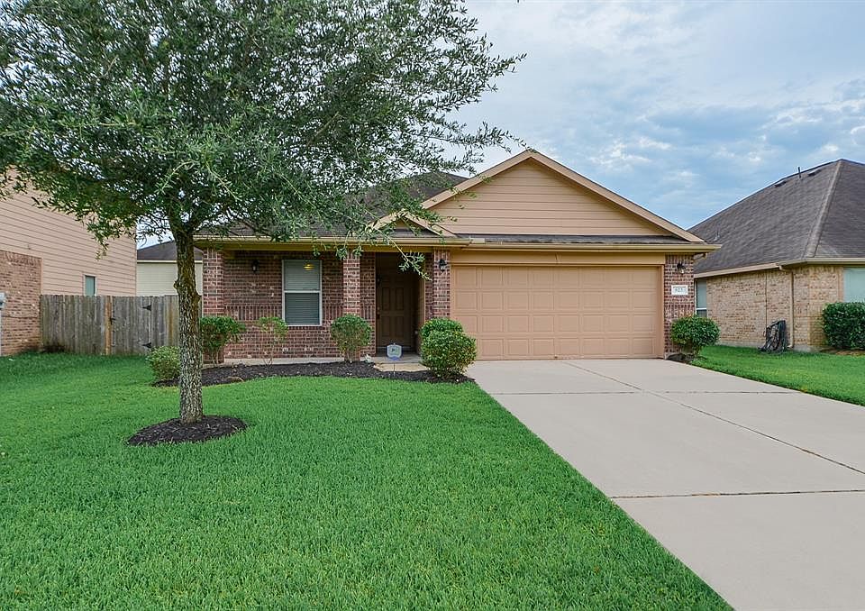 1st image of 923 Hannah Falls Ln