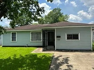 3 bed, 1.0 bath, 1104 sqft, $1,250 — Photo 2