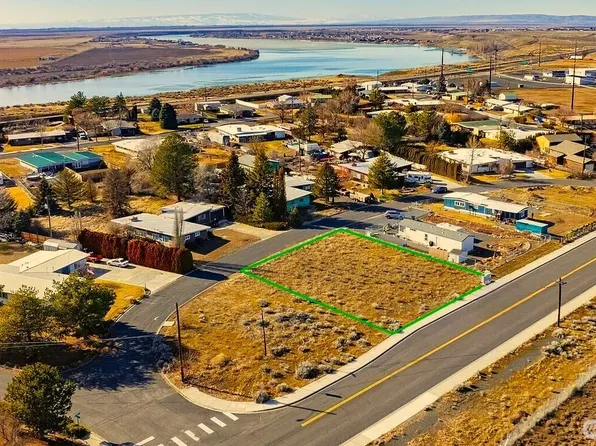 536 Fairchild Loop, Moses Lake, WA 98837