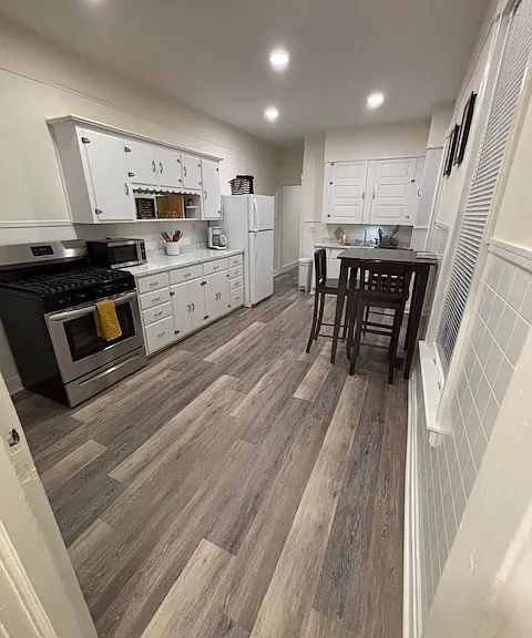 105 E Main St — Photo 1