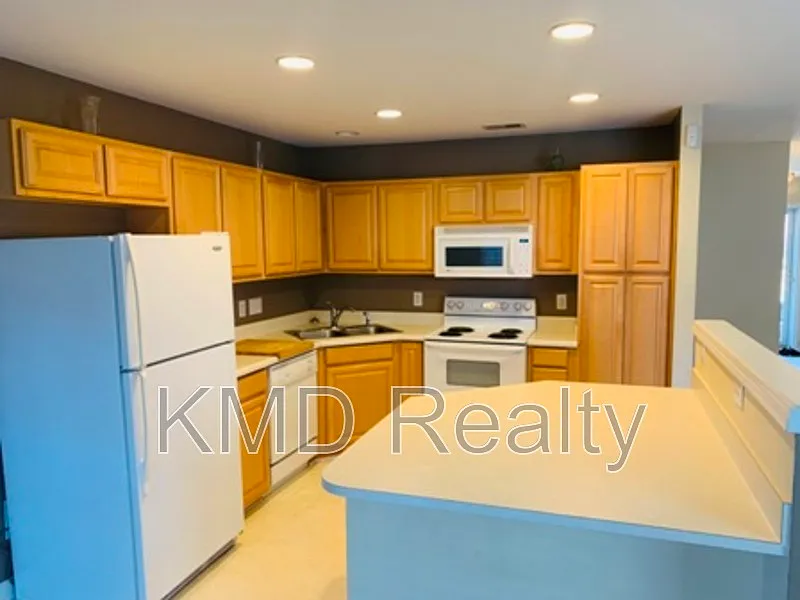 2 bed, 2.5 bath, $1,675 — Photo 3