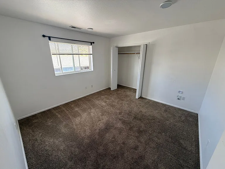565 Redcliff Cir — Photo 8