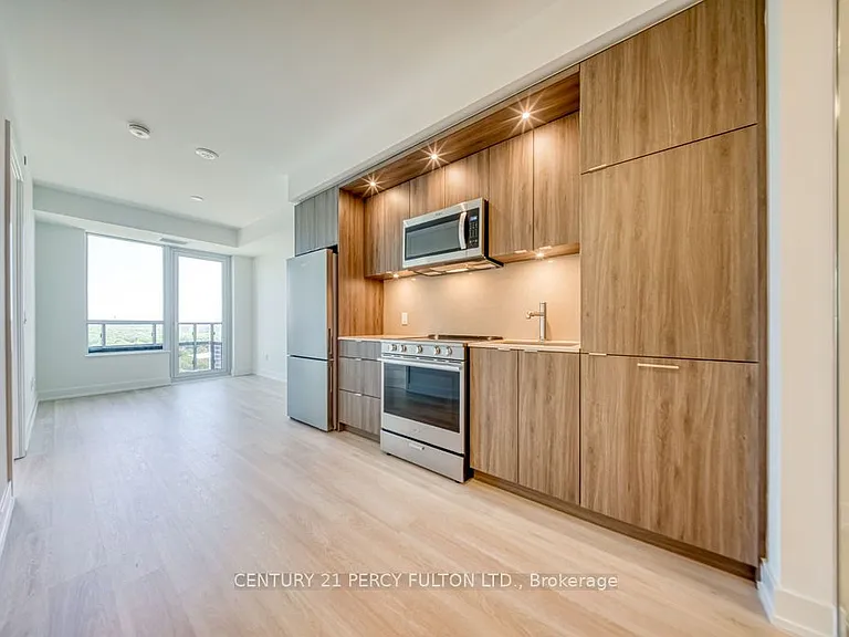 60 Central Park Dr #1802 — Photo 8