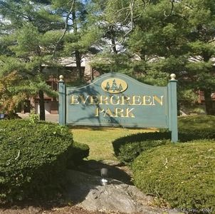 318 Knapps Highway #318, Fairfield, CT, 06825
