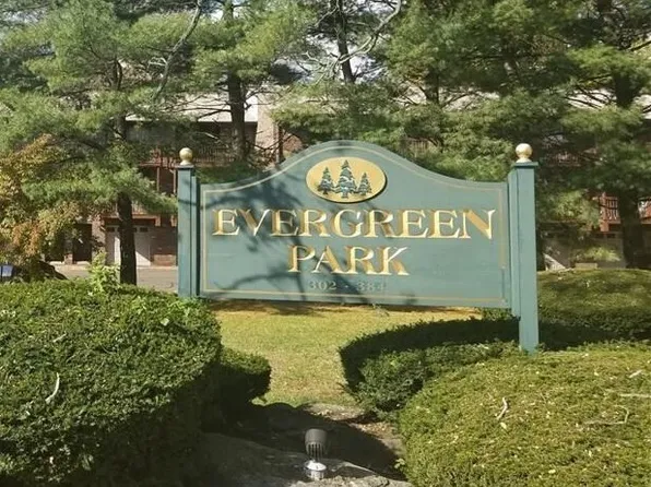 318 Knapps Highway #318, Fairfield, CT 06825