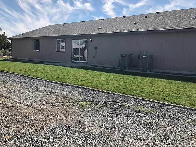 1649 W Pheasant St #A — Photo 11