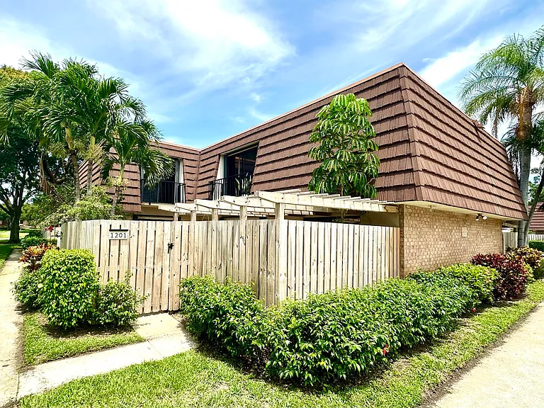 1201 12th Ln — Photo 1