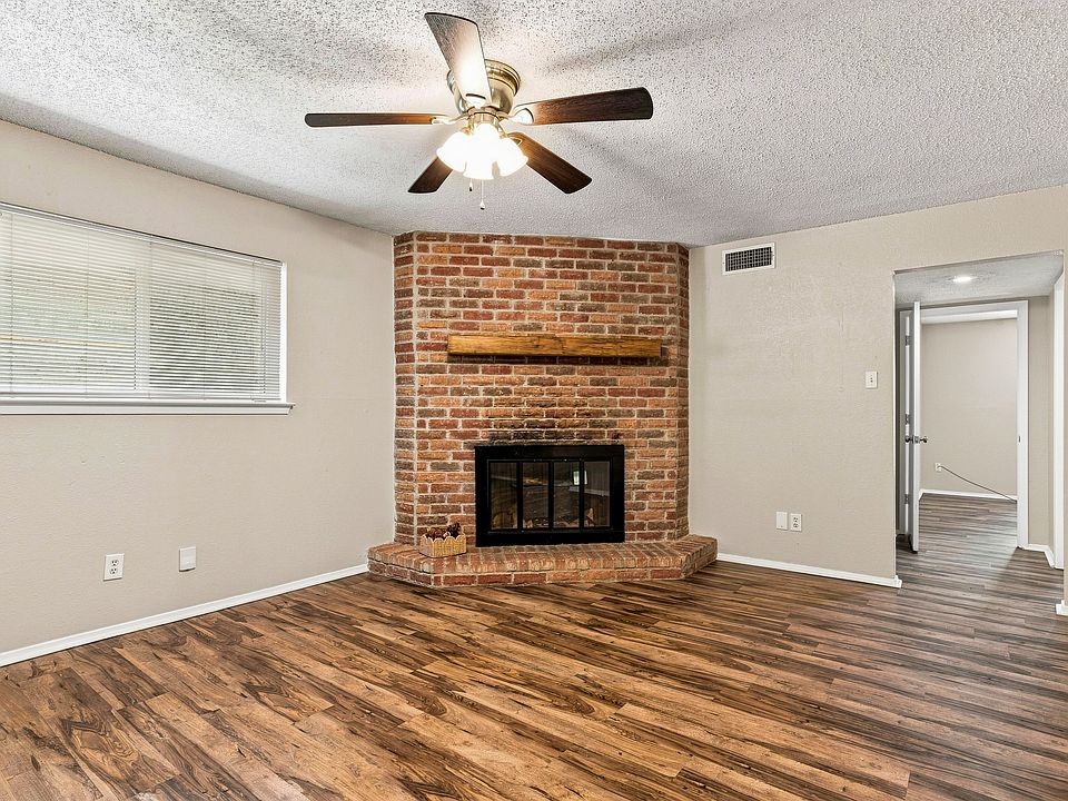 1st image of 121 Allencrest Dr #121