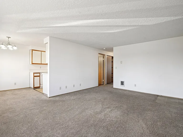 Cedar Court Apartments — Photo 16